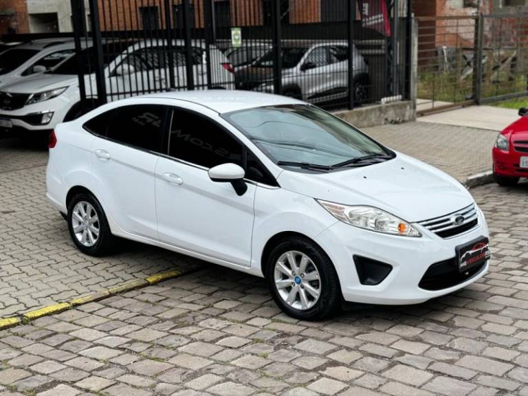 FORD - FIESTA - 2013/2013 - Branca - R$ 46.900,00