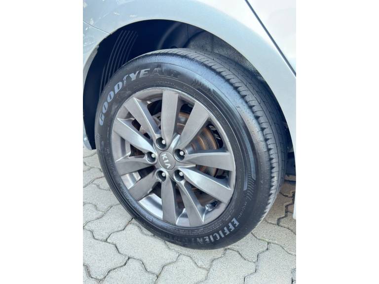 KIA MOTORS - CERATO - 2014/2014 - Prata - R$ 62.900,00