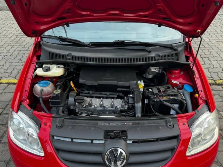 VOLKSWAGEN - FOX - 2010/2010 - Vermelha - R$ 28.900,00