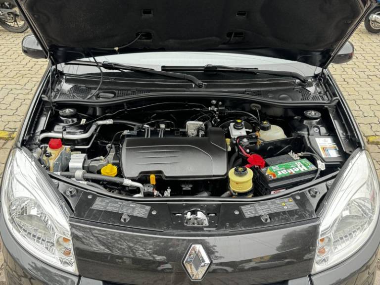 RENAULT - SANDERO - 2013/2013 - Preta - R$ 33.500,00