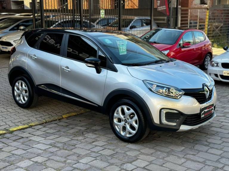 RENAULT - CAPTUR - 2018/2018 - Prata - R$ 75.900,00