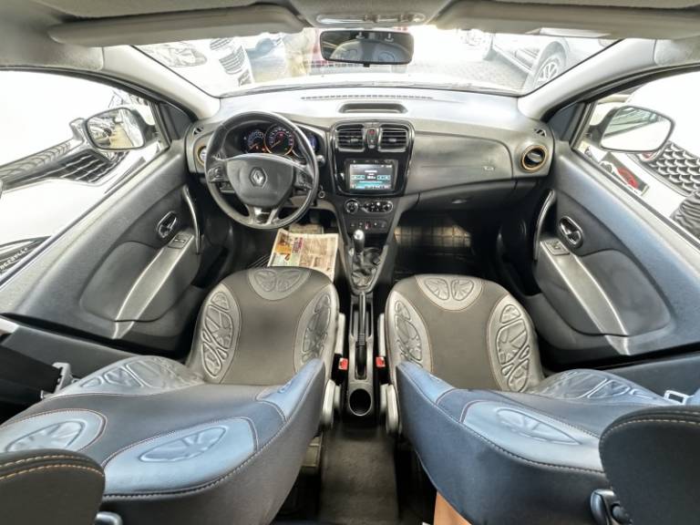 RENAULT - SANDERO - 2017/2018 - Branca - R$ 56.500,00