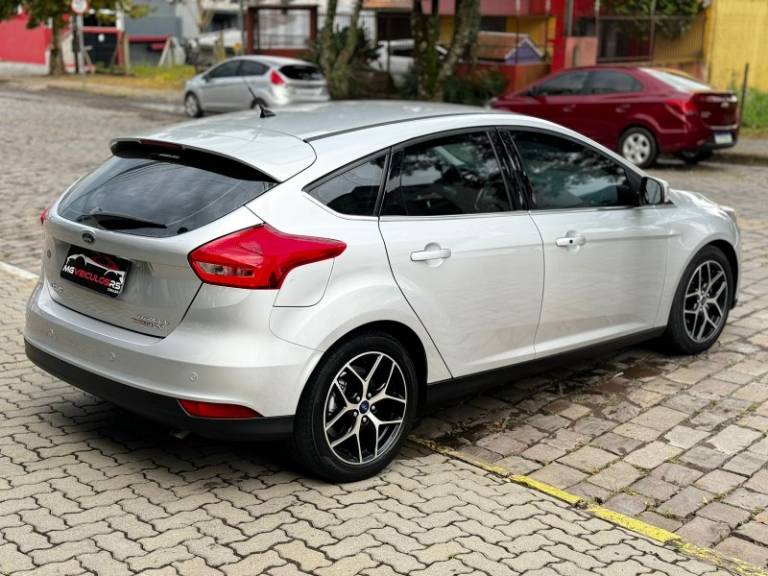 FORD - FOCUS - 2016/2016 - Prata - R$ 64.900,00