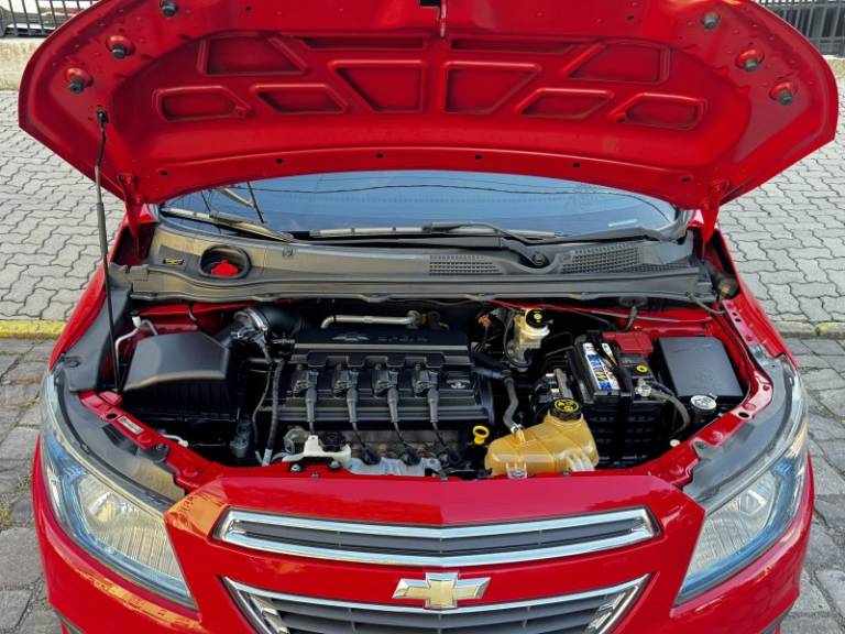 CHEVROLET - PRISMA - 2014/2014 - Vermelha - R$ 52.900,00
