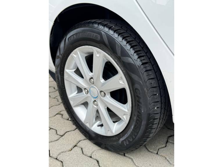 FORD - FIESTA - 2013/2013 - Branca - R$ 46.900,00