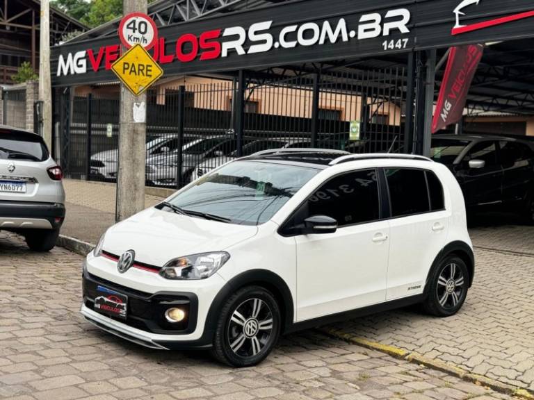 VOLKSWAGEN - UP - 2020/2020 - Branca - R$ 69.900,00