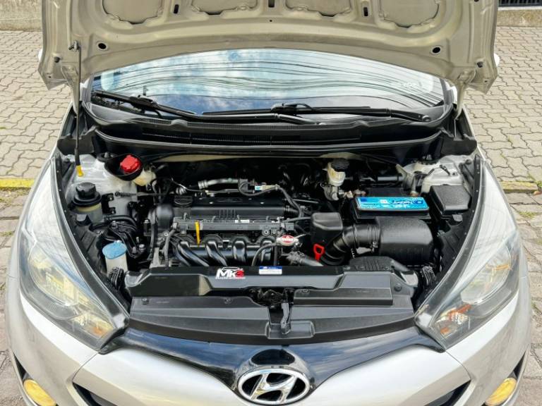 HYUNDAI - HB20S - 2014/2015 - Prata - R$ 54.900,00