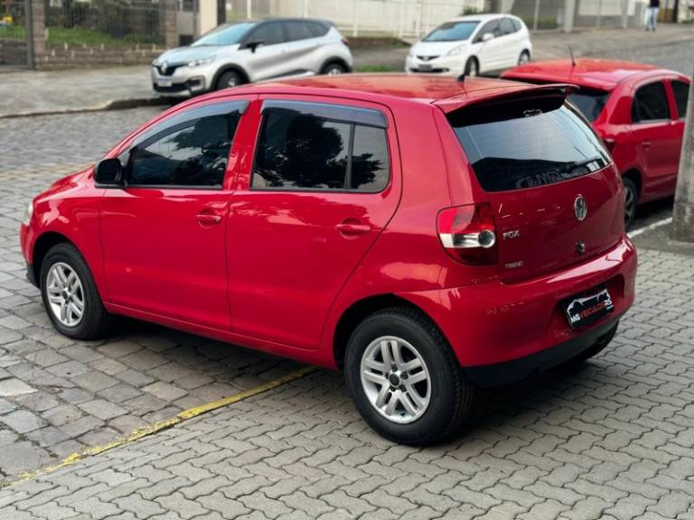 VOLKSWAGEN - FOX - 2010/2010 - Vermelha - R$ 28.900,00