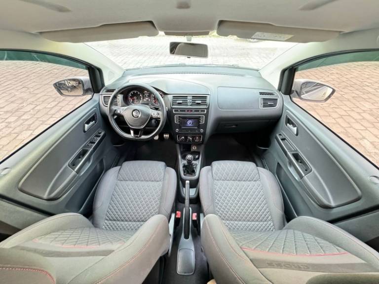 VOLKSWAGEN - CROSSFOX - 2017/2017 - Prata - R$ 58.900,00