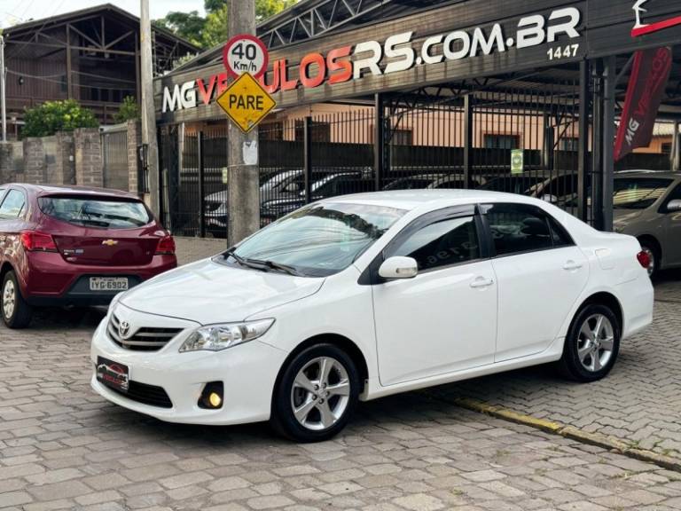 TOYOTA - COROLLA - 2013/2013 - Branca - R$ 65.900,00