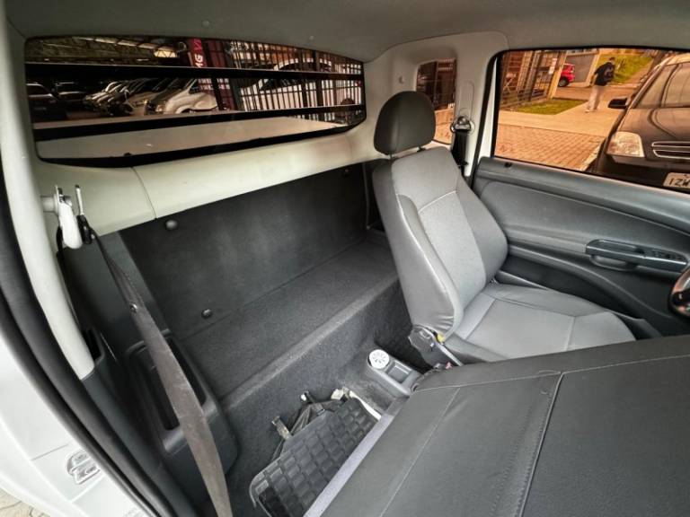 VOLKSWAGEN - SAVEIRO - 2013/2013 - Branca - R$ 49.500,00