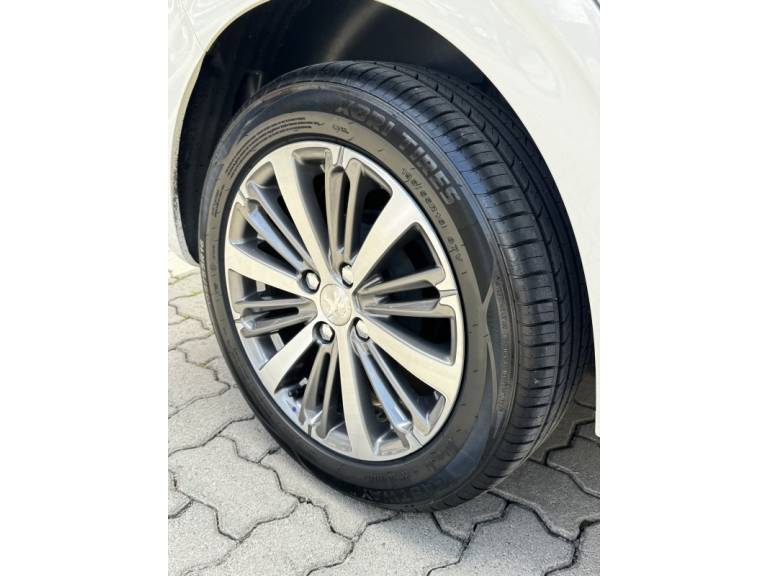 PEUGEOT - 208 - 2019/2020 - Branca - R$ 70.900,00