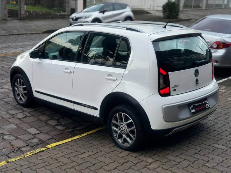VOLKSWAGEN - UP - 2016/2016 - Branca - R$ 46.900,00