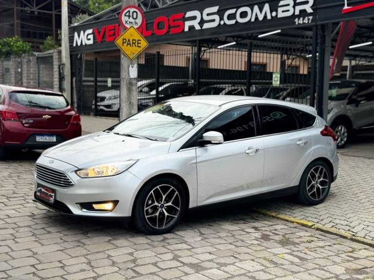 FORD - FOCUS - 2016/2016 - Prata - R$ 64.900,00