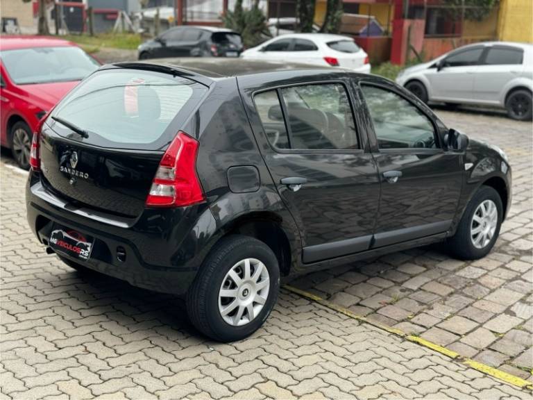 RENAULT - SANDERO - 2013/2013 - Preta - R$ 33.500,00