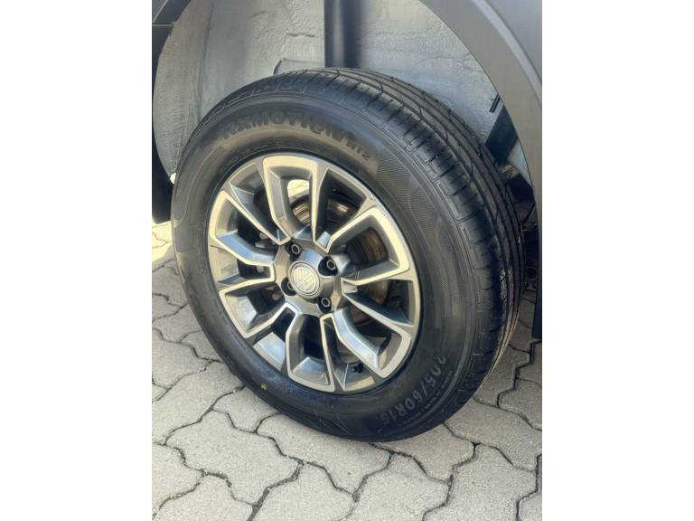 VOLKSWAGEN - SAVEIRO - 2017/2017 - Branca - R$ 79.900,00