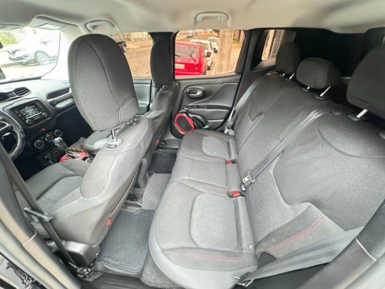 JEEP - RENEGADE - 2016/2016 - Preta - R$ 86.900,00