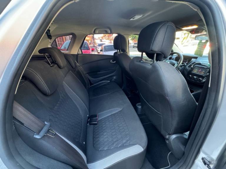 RENAULT - CAPTUR - 2018/2018 - Prata - R$ 75.900,00