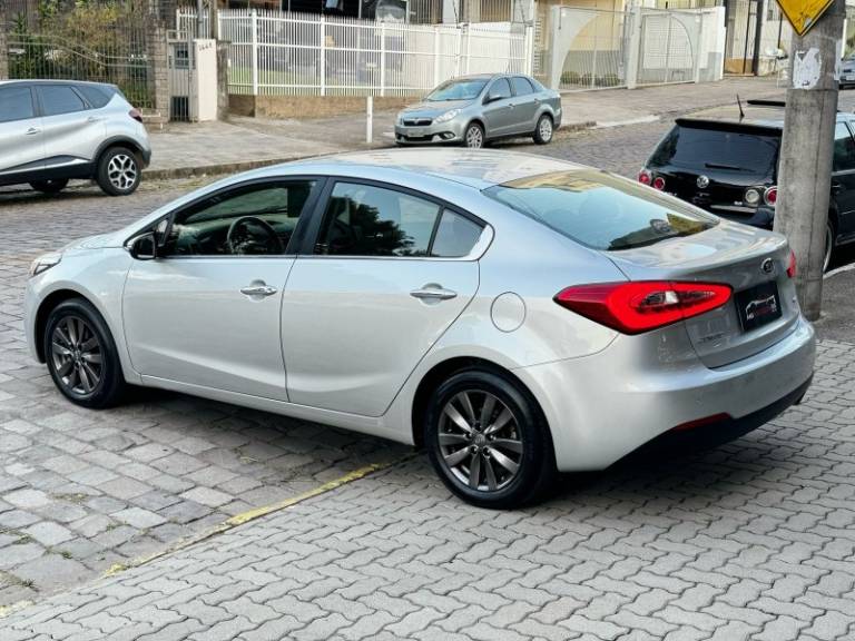 KIA MOTORS - CERATO - 2014/2014 - Prata - R$ 62.900,00