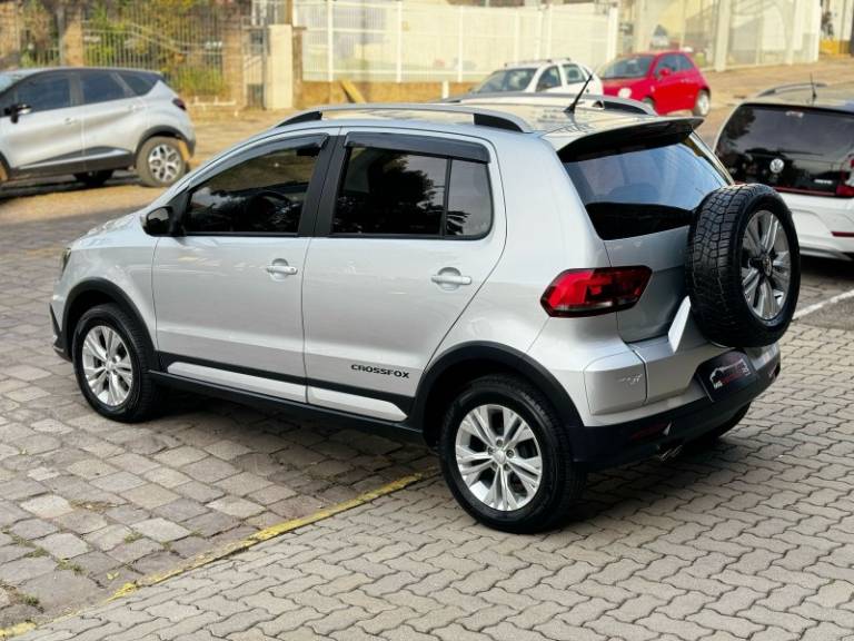 VOLKSWAGEN - CROSSFOX - 2017/2017 - Prata - R$ 58.900,00