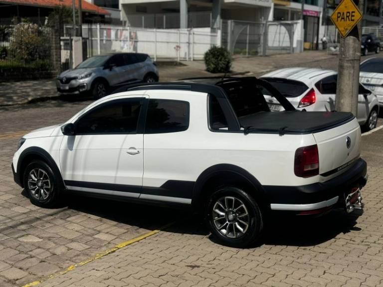VOLKSWAGEN - SAVEIRO - 2017/2017 - Branca - R$ 79.900,00