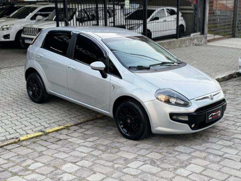 FIAT - PUNTO - 2013/2013 - Prata - R$ 37.900,00