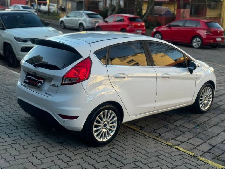 FORD - FIESTA - 2017/2017 - Branca - R$ 59.900,00