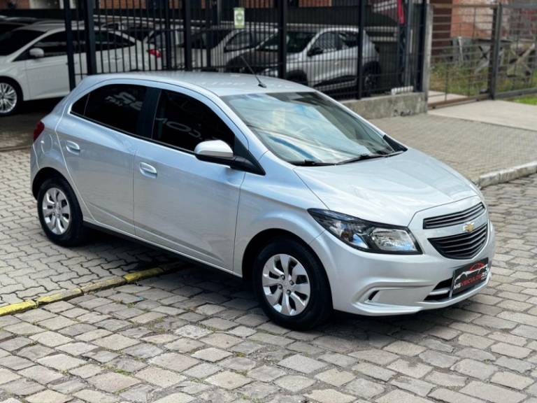 CHEVROLET - ONIX - 2018/2018 - Prata - R$ 53.900,00