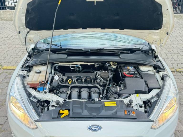 FORD - FOCUS - 2018/2018 - Branca - R$ 61.900,00