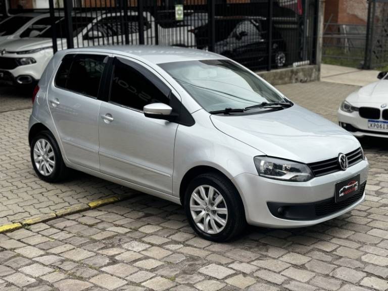 VOLKSWAGEN - FOX - 2013/2014 - Prata - R$ 34.900,00