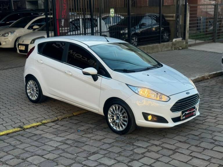 FORD - FIESTA - 2017/2017 - Branca - R$ 59.900,00