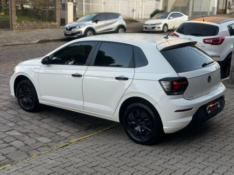 VOLKSWAGEN - POLO - 2023/2023 - Branca - R$ 69.900,00