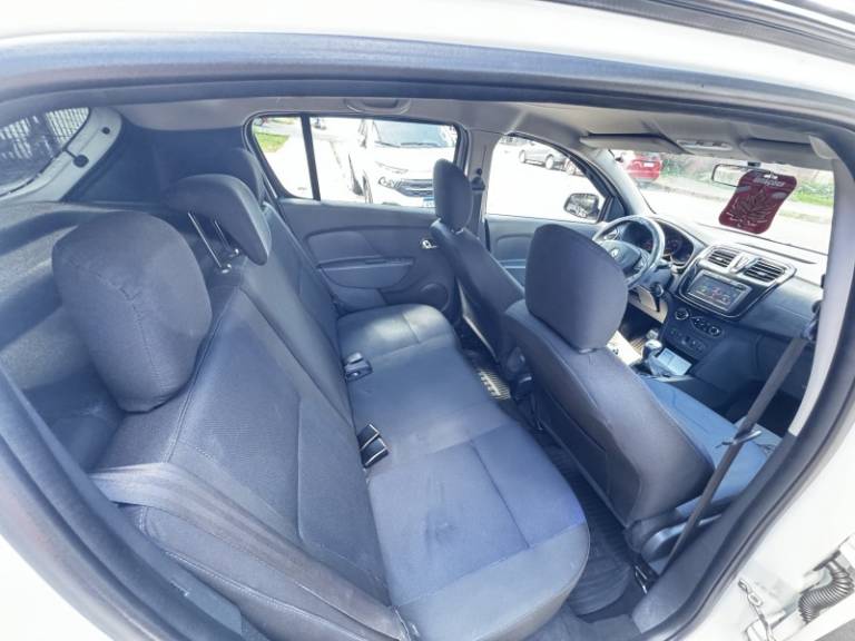 RENAULT - SANDERO - 2015/2015 - Branca - R$ 44.900,00