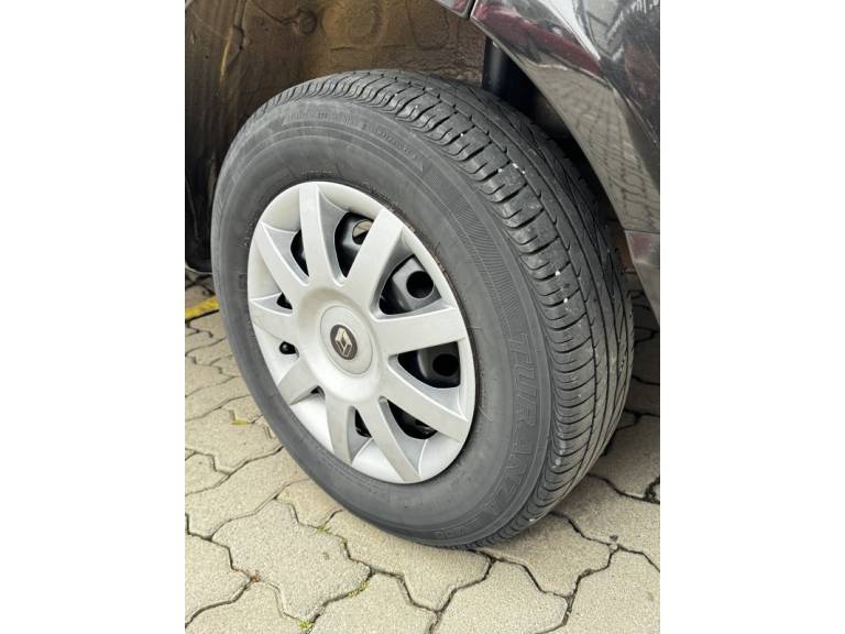 RENAULT - SANDERO - 2013/2013 - Preta - R$ 33.500,00