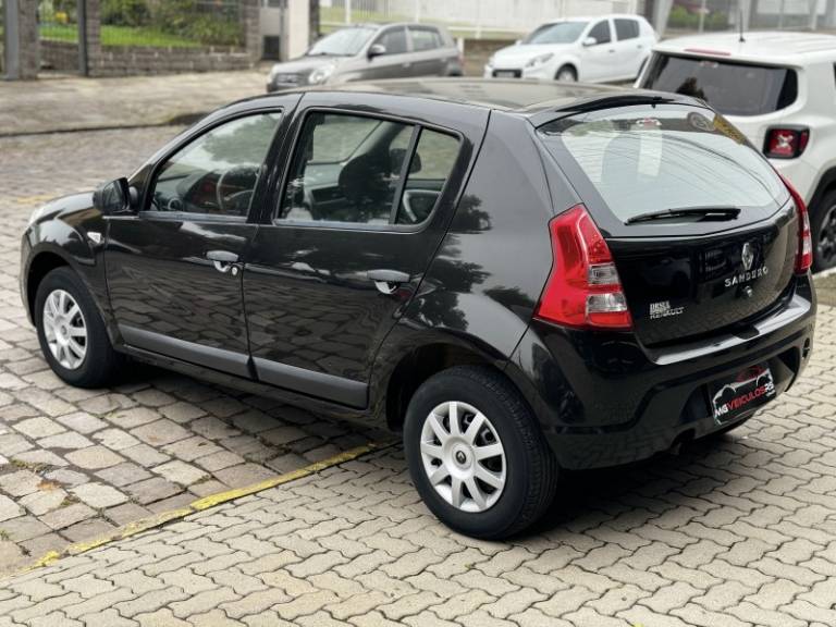 RENAULT - SANDERO - 2013/2013 - Preta - R$ 33.500,00
