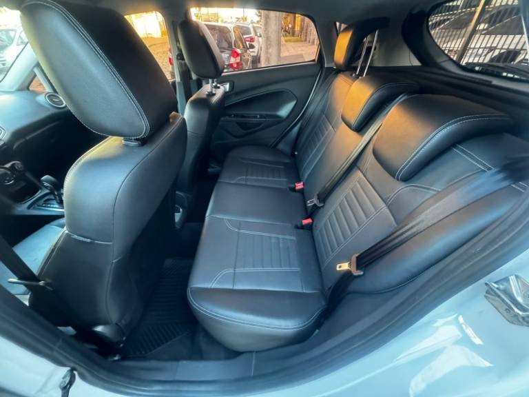 FORD - FIESTA - 2017/2017 - Branca - R$ 59.900,00