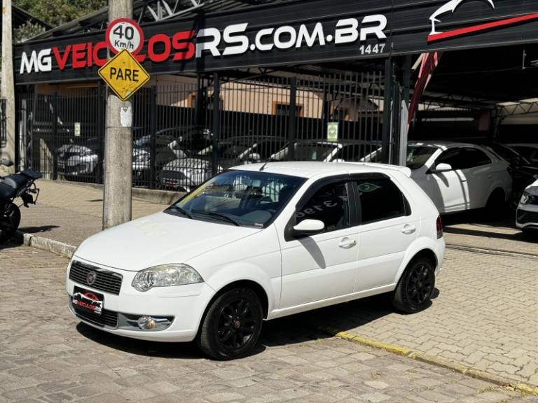 FIAT - PALIO - 2010/2010 - Branca - R$ 34.900,00