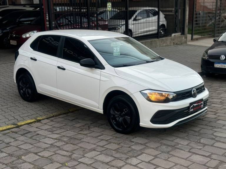 VOLKSWAGEN - POLO - 2023/2023 - Branca - R$ 69.900,00