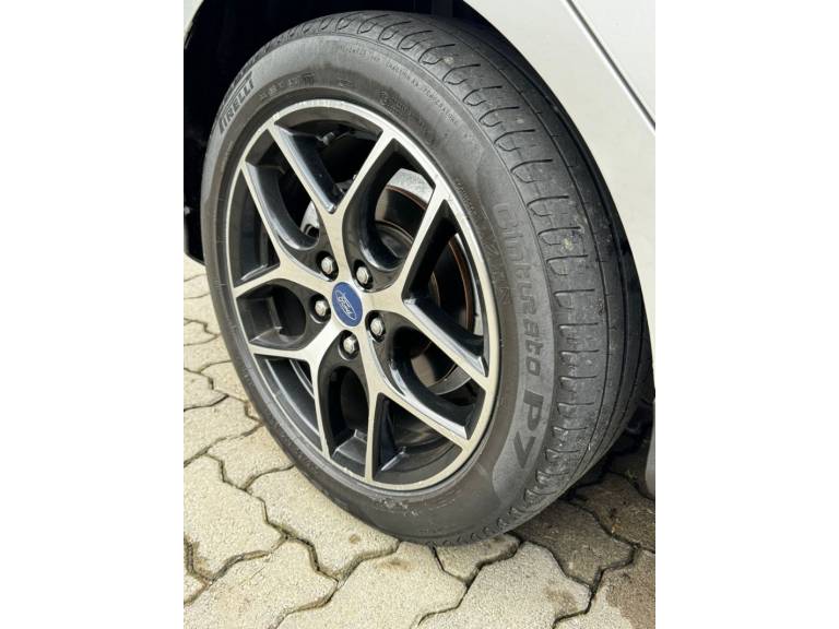 FORD - FOCUS - 2016/2016 - Prata - R$ 64.900,00