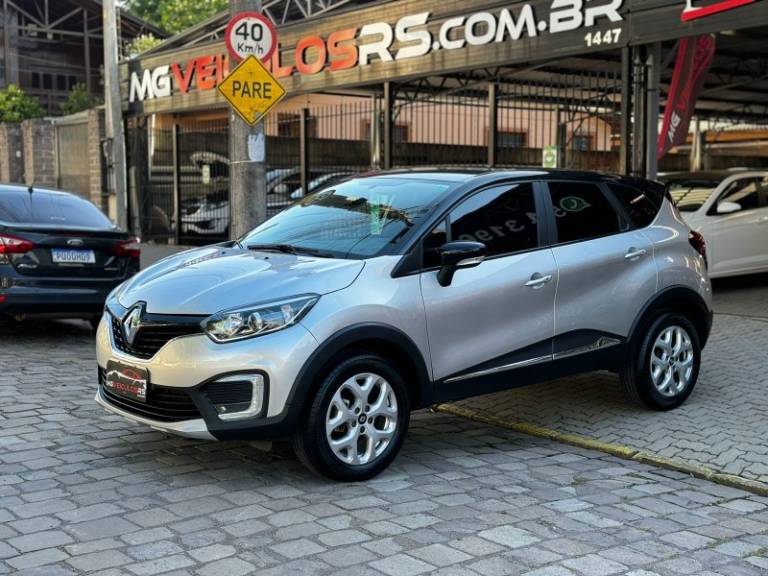 RENAULT - CAPTUR - 2018/2018 - Prata - R$ 75.900,00