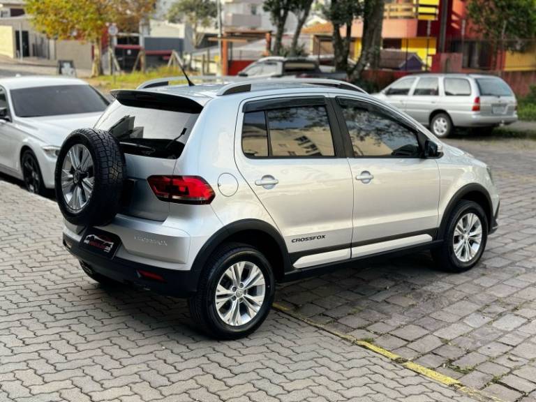 VOLKSWAGEN - CROSSFOX - 2017/2017 - Prata - R$ 58.900,00
