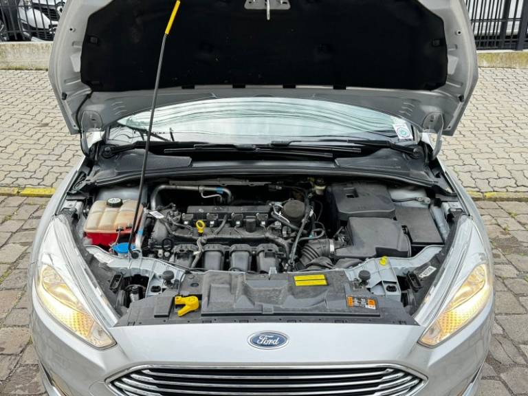 FORD - FOCUS - 2016/2016 - Prata - R$ 64.900,00