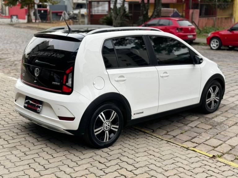 VOLKSWAGEN - UP - 2020/2020 - Branca - R$ 69.900,00