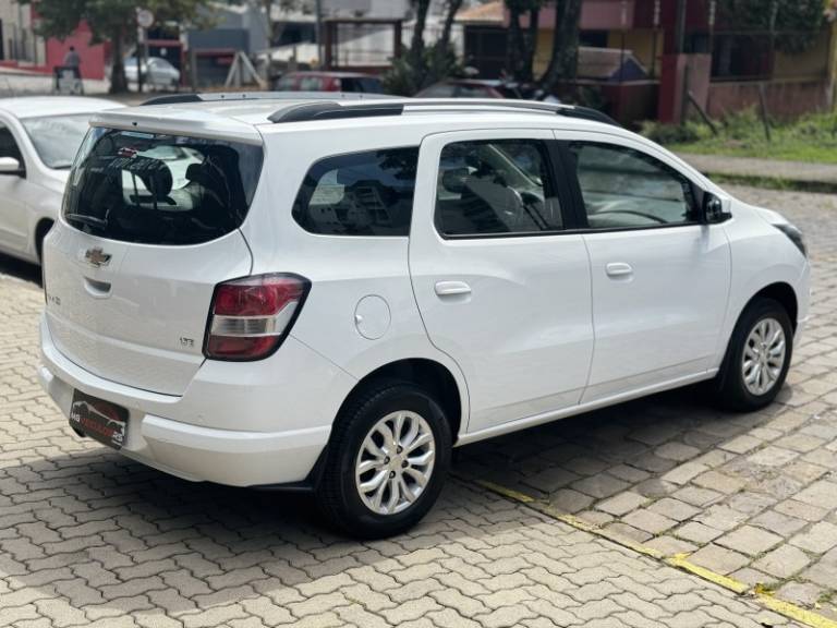 CHEVROLET - SPIN - 2018/2018 - Branca - R$ 67.900,00