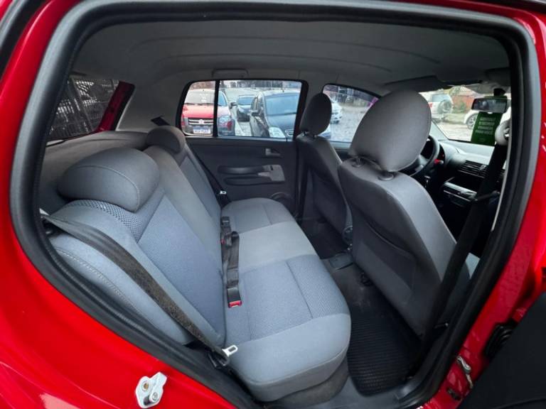 VOLKSWAGEN - FOX - 2010/2010 - Vermelha - R$ 28.900,00