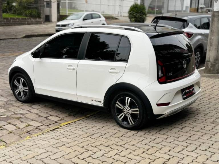 VOLKSWAGEN - UP - 2020/2020 - Branca - R$ 69.900,00