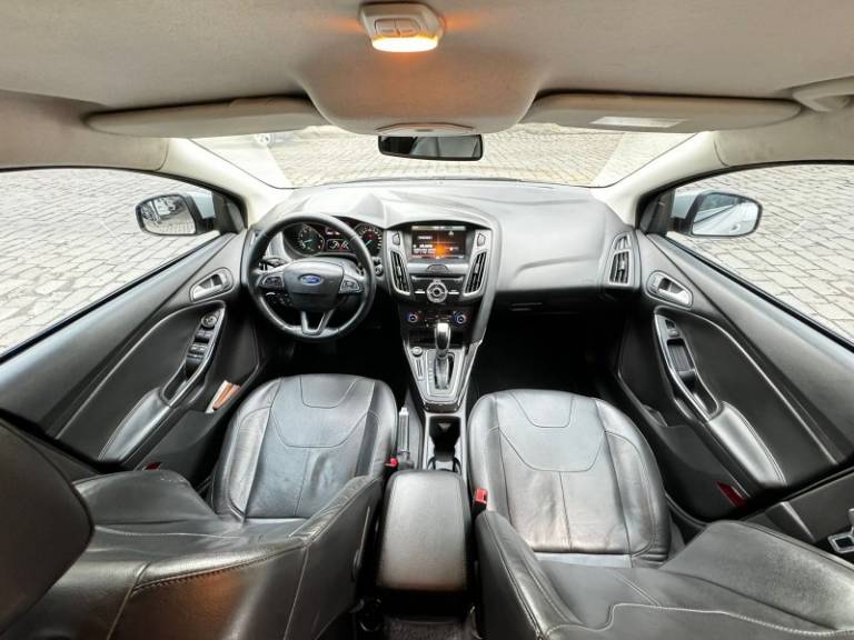 FORD - FOCUS - 2016/2016 - Prata - R$ 64.900,00