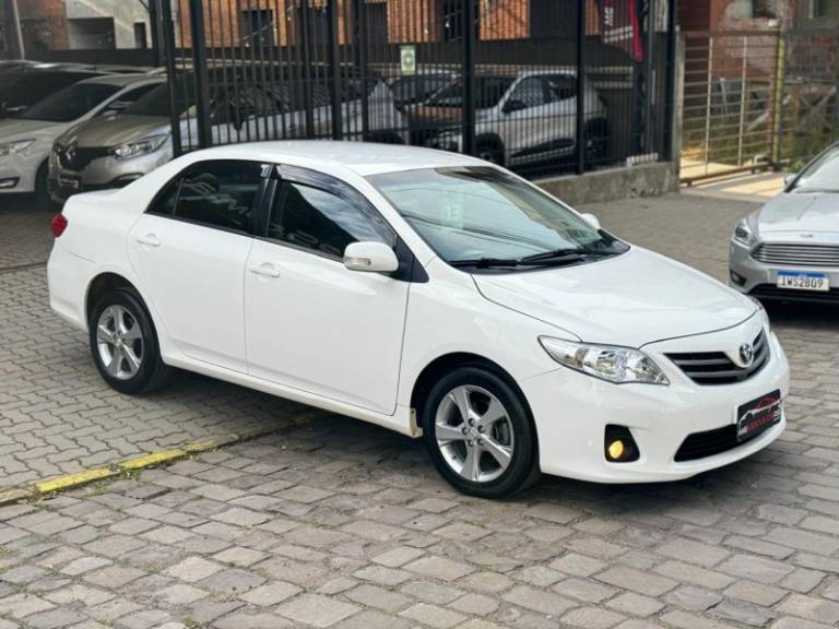 TOYOTA - COROLLA - 2013/2013 - Branca - R$ 65.900,00