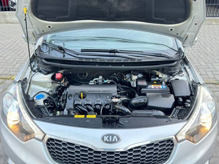 KIA MOTORS - CERATO - 2014/2014 - Prata - R$ 62.900,00