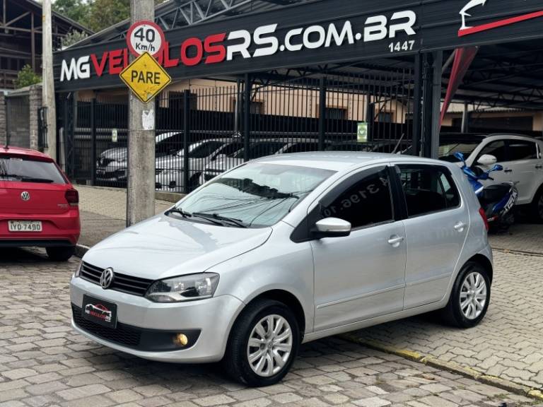 VOLKSWAGEN - FOX - 2013/2014 - Prata - R$ 34.900,00